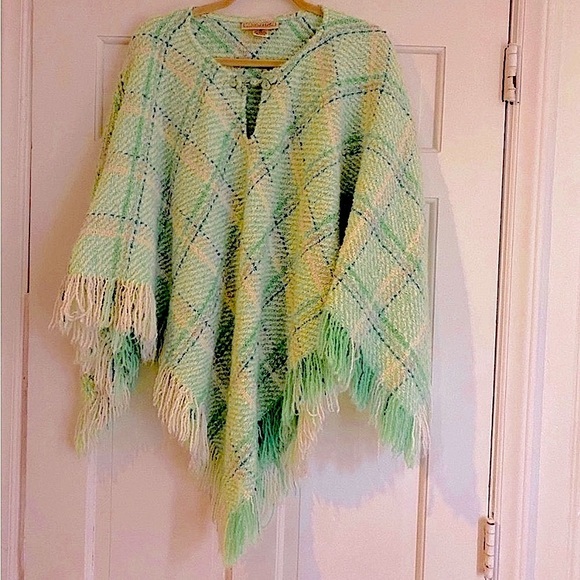 SHAMROCK PONCHO Softie Alpaca Wool Blend Green Cheerful Boho Made in Ireland - Picture 10 of 16